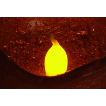 LED-sveča plapolajoč plamen rdeča 2 različici 9 cm x 7 cm x 7 cm