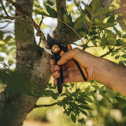 Fiskars Obvodne vrtne škarje SmartFit P541