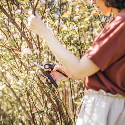 Fiskars Obvodne vrtne škarje X-Series P921 M