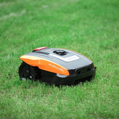 Robotska kosilnica Yardforce MowBest 805