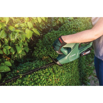 Bosch Akumulatorske škarje za živo mejo EasyHedgeCut 18-45 z akumul. baterijo