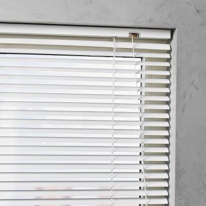 Cocoon Aluminijasta žaluzija 25 mm bela 60 cm x 130 cm