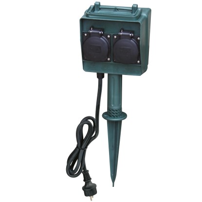 OBI Zunanja vtičnica štirikratna z drogom za postavitev v zemljo